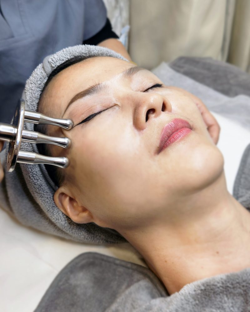 Magnetic Fork Facial